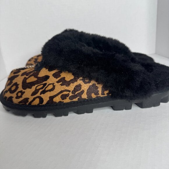 UGG Slippers - Picture 3 of 7